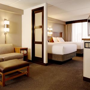 Upper Floors Queen Room